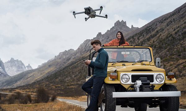Darčeková poukážka - dron dji , muž a žena na výlete